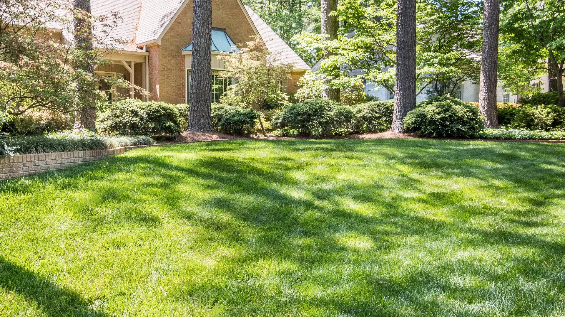 Only Use EPA-Certified Fertilizers to Fertilize Your Lawn
