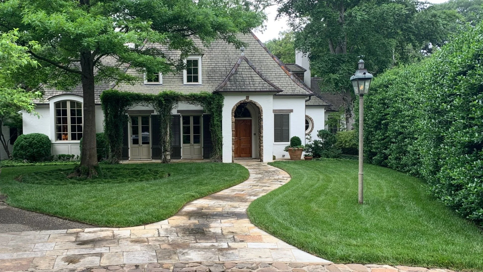 Does Vinegar & Dish Soap Really Kill Weeds?