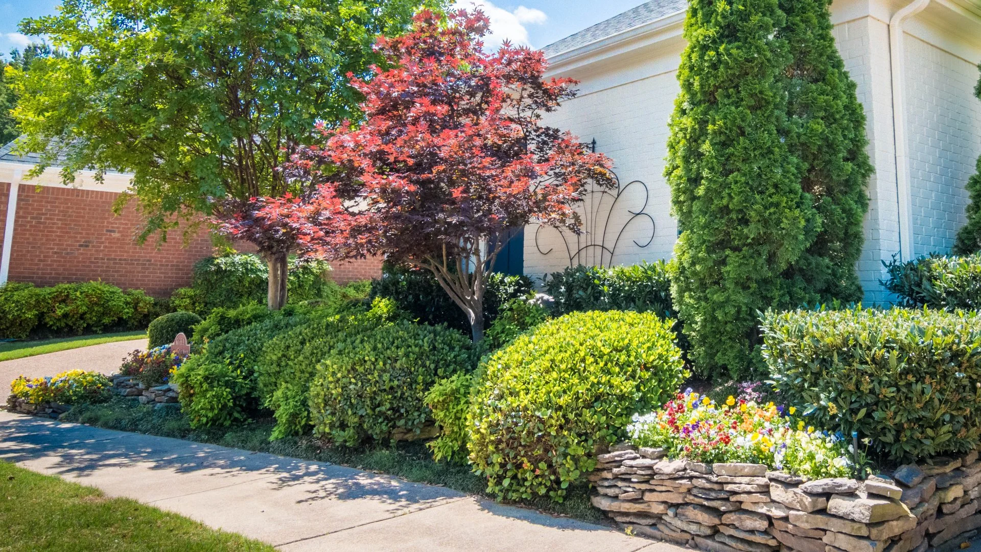 Effective Ways To Keep Weeds Out Of Your Landscape Beds