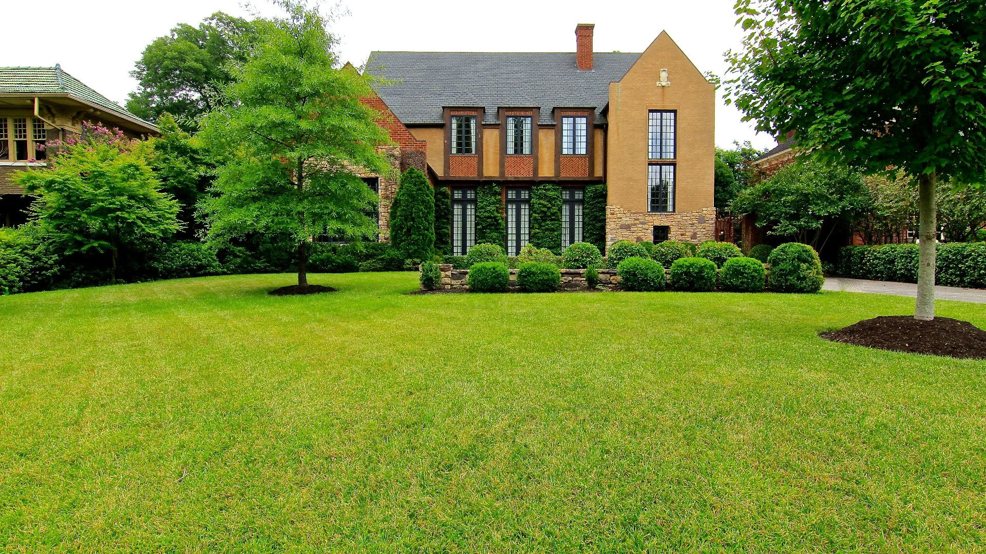 Enrolling in a Lawn Care Program Is a Smart Decision for Many Reasons