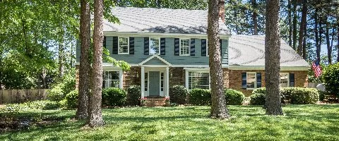 Home with shaded green grass in Memphis, TN.